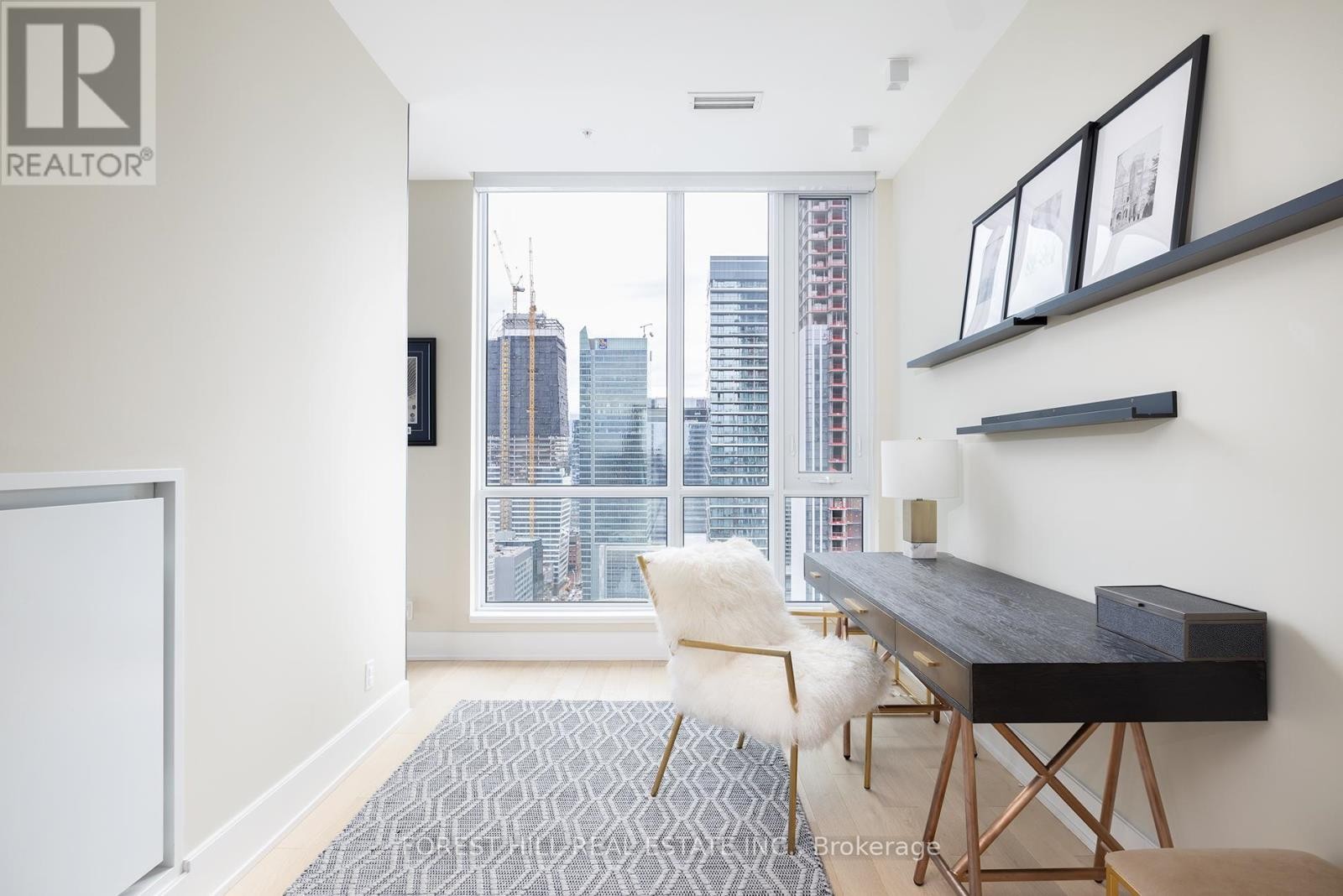 












PH102 - 199 RICHMOND STREET W

,
Toronto (Waterfront Communities),




Ontario
M5V0H4

