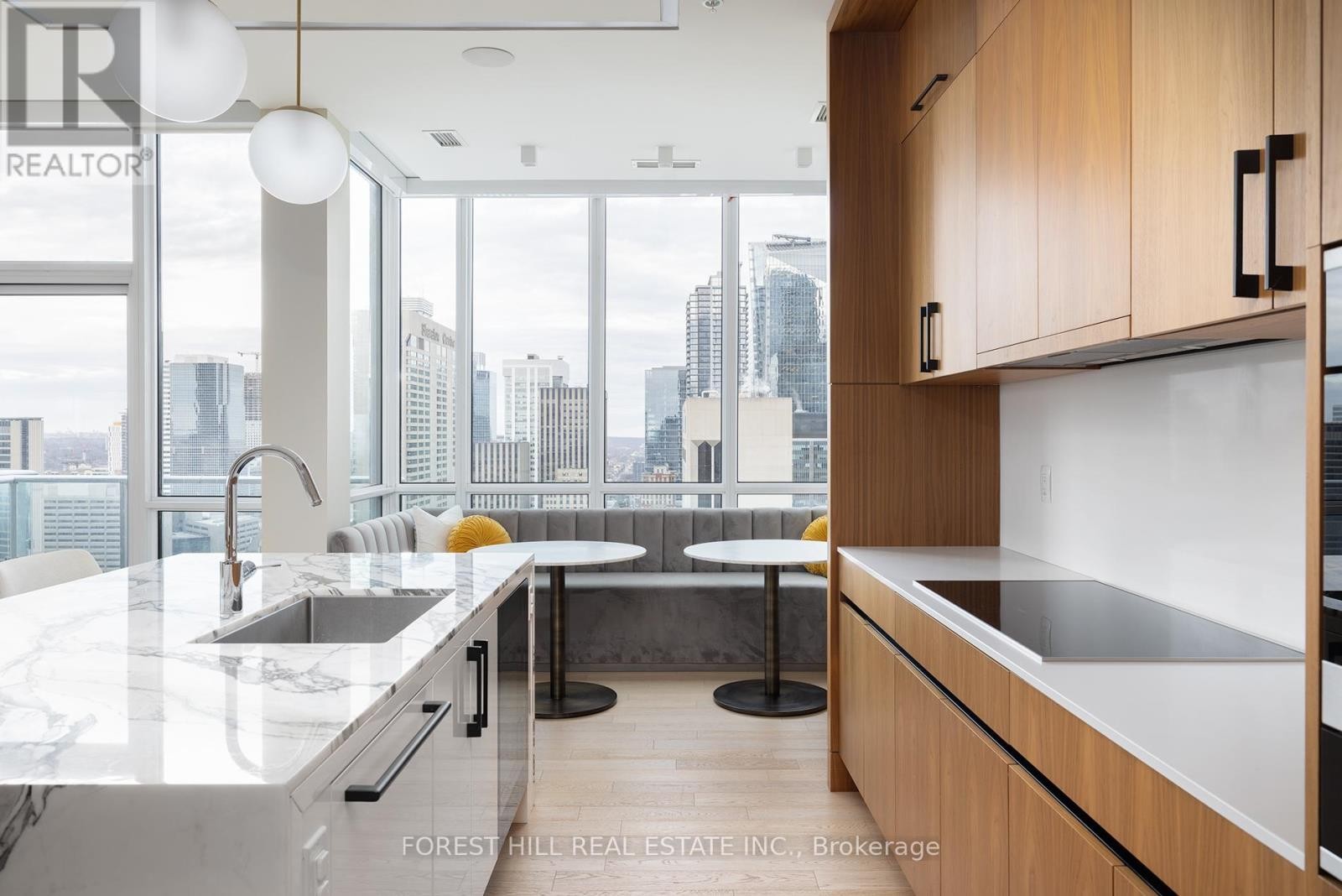 












PH102 - 199 RICHMOND STREET W

,
Toronto (Waterfront Communities),




Ontario
M5V0H4

