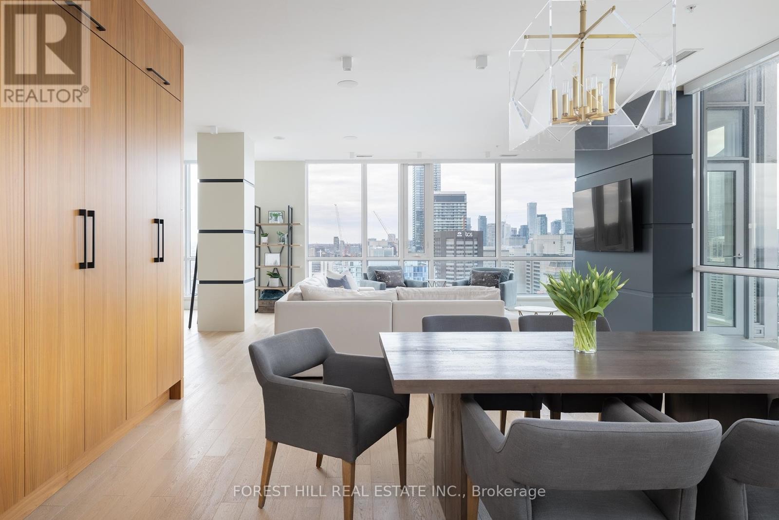 












PH102 - 199 RICHMOND STREET W

,
Toronto (Waterfront Communities),




Ontario
M5V0H4

