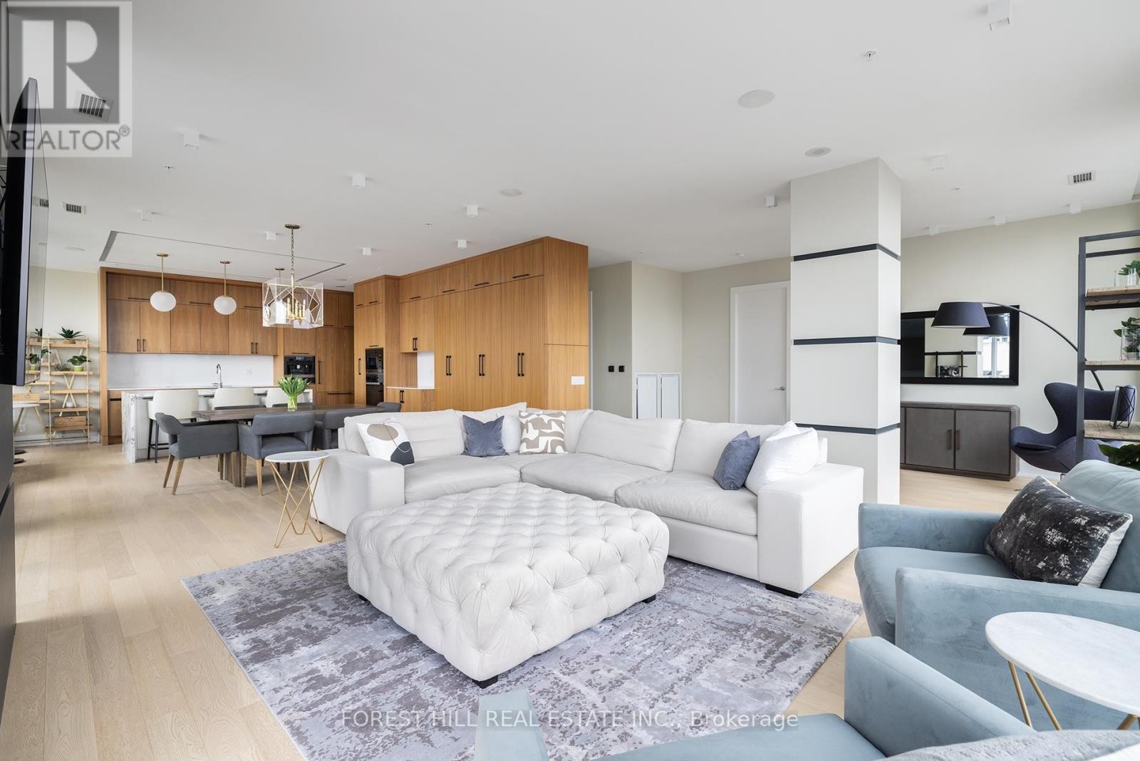 












PH102 - 199 RICHMOND STREET W

,
Toronto (Waterfront Communities),




Ontario
M5V0H4

