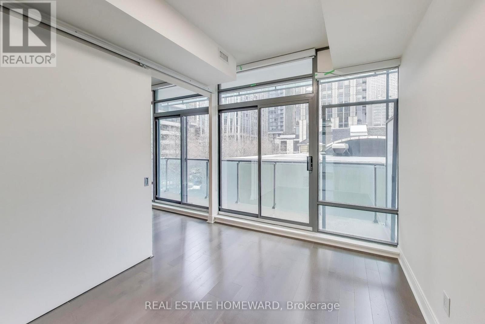 












305 - 21 SCOLLARD STREET

,
Toronto (Annex),




Ontario
M5R1G1

