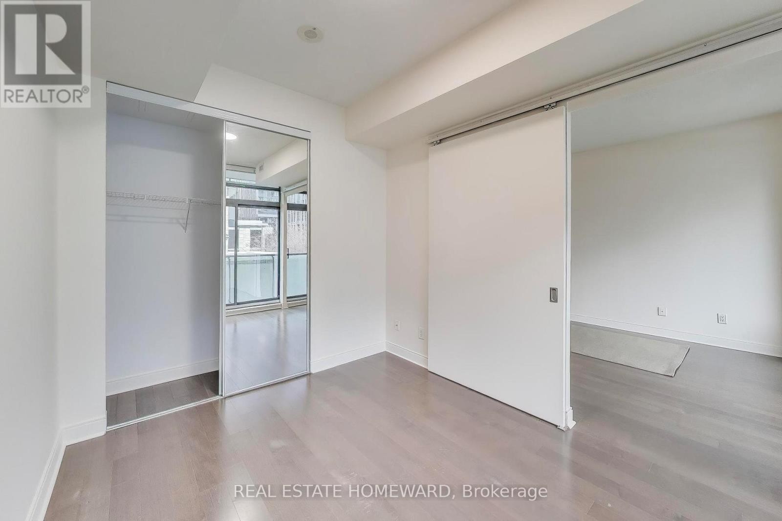 












305 - 21 SCOLLARD STREET

,
Toronto (Annex),




Ontario
M5R1G1

