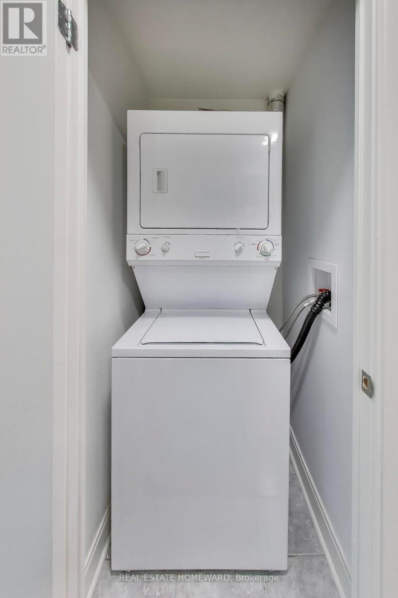 












305 - 21 SCOLLARD STREET

,
Toronto (Annex),




Ontario
M5R1G1

