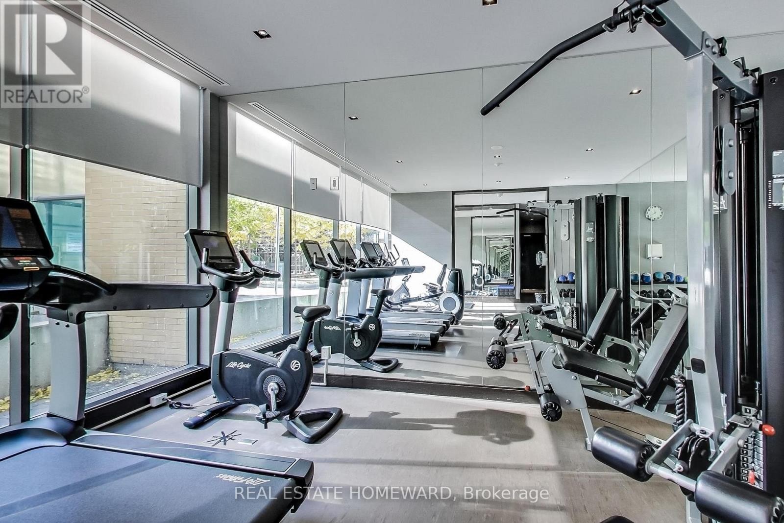 












305 - 21 SCOLLARD STREET

,
Toronto (Annex),




Ontario
M5R1G1

