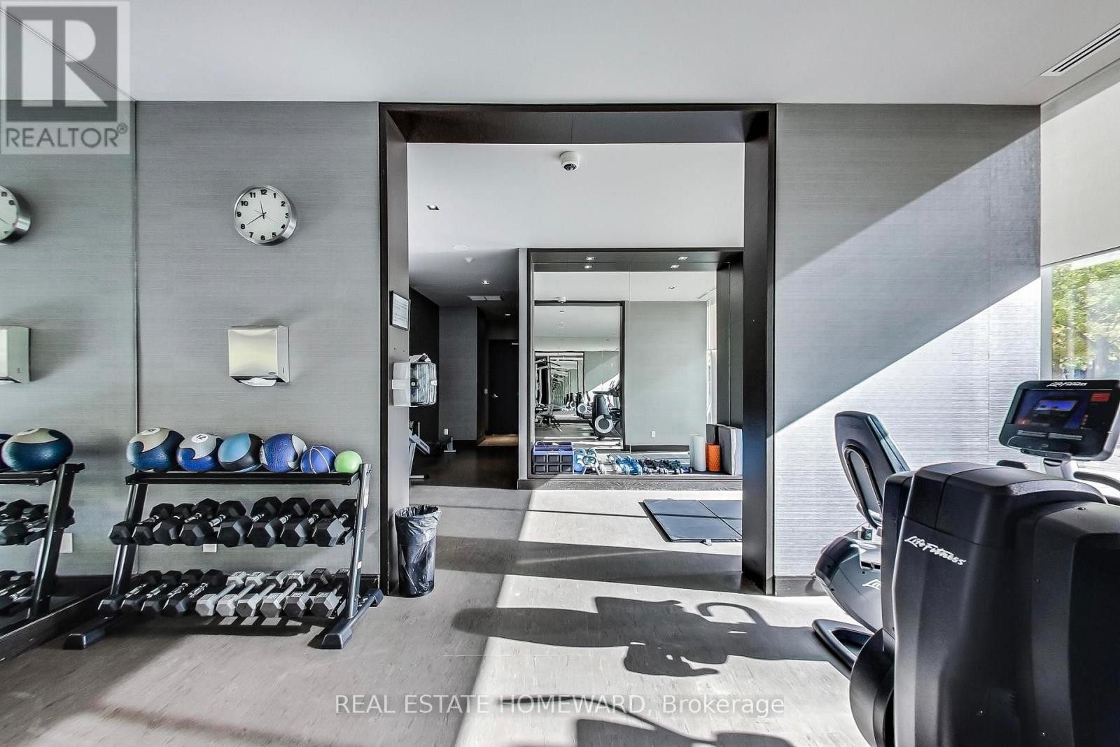 












305 - 21 SCOLLARD STREET

,
Toronto (Annex),




Ontario
M5R1G1

