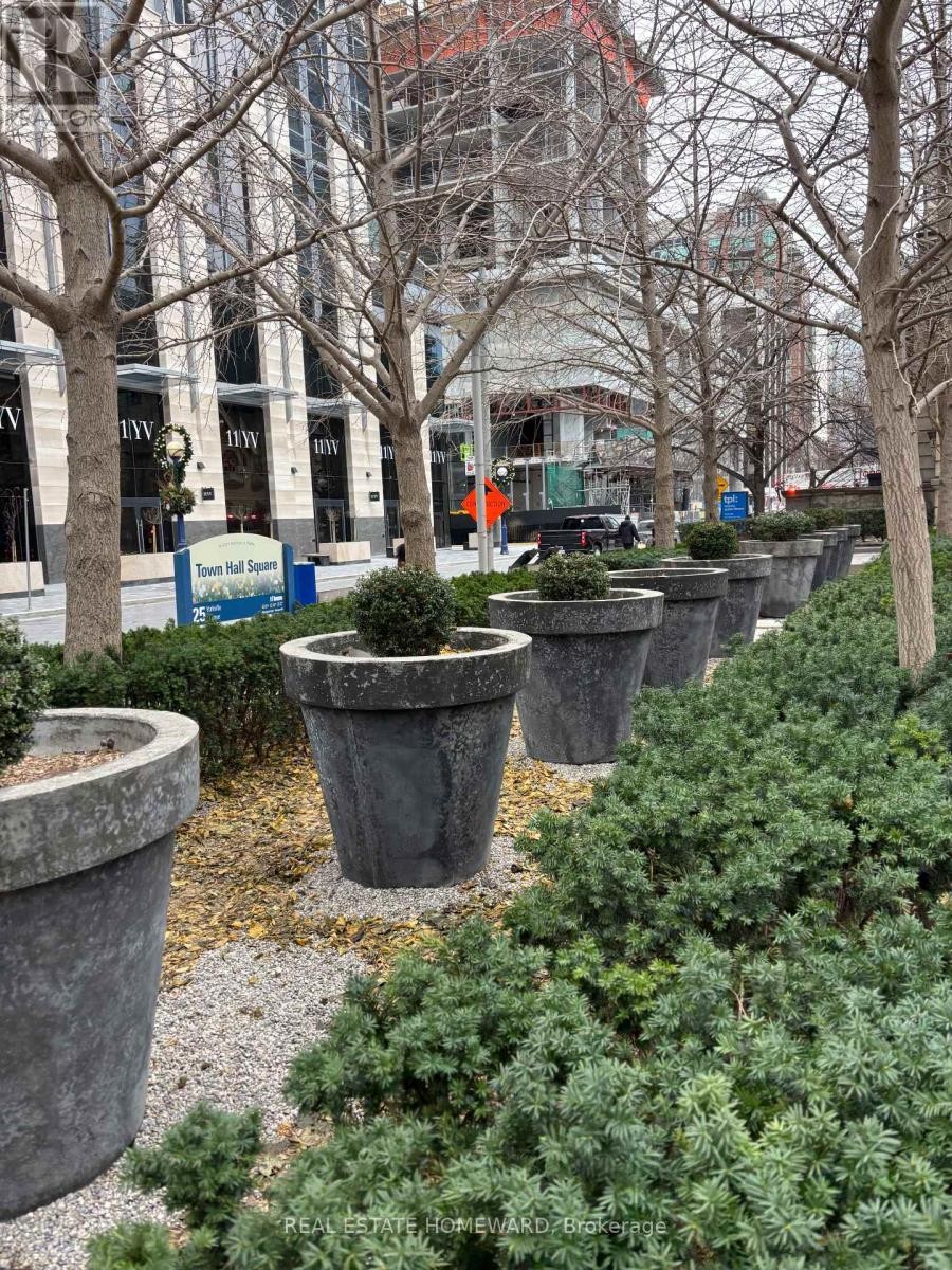 












305 - 21 SCOLLARD STREET

,
Toronto (Annex),




Ontario
M5R1G1

