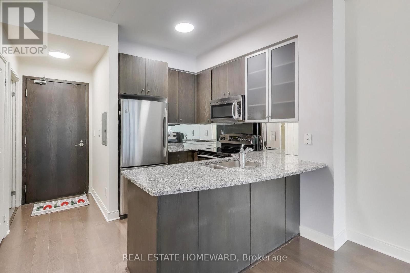 












305 - 21 SCOLLARD STREET

,
Toronto (Annex),




Ontario
M5R1G1

