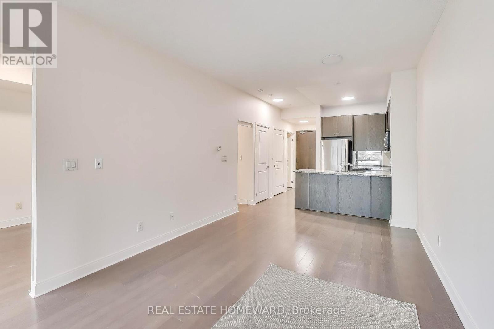 












305 - 21 SCOLLARD STREET

,
Toronto (Annex),




Ontario
M5R1G1

