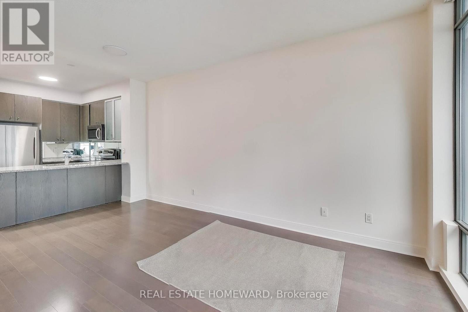 












305 - 21 SCOLLARD STREET

,
Toronto (Annex),




Ontario
M5R1G1

