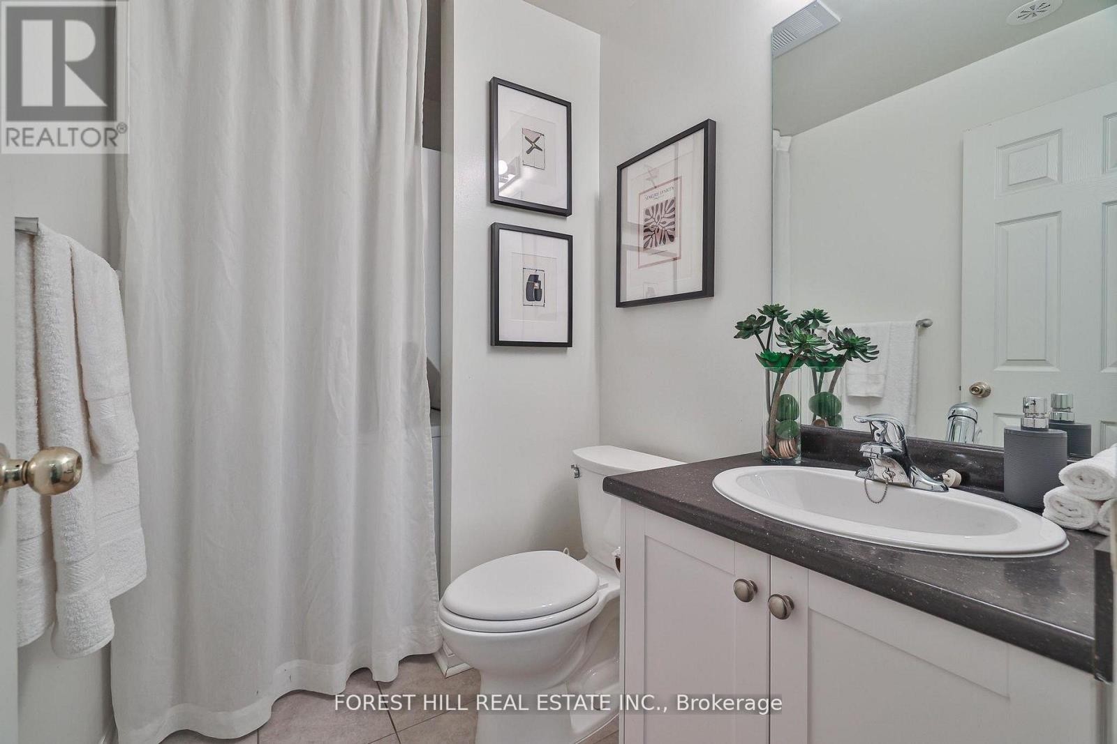 












318 - 639 LAWRENCE AVENUE W

,
Toronto (Englemount-Lawrence),




Ontario
M6A1A9

