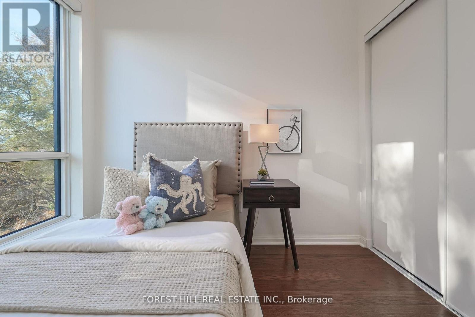 












318 - 639 LAWRENCE AVENUE W

,
Toronto (Englemount-Lawrence),




Ontario
M6A1A9

