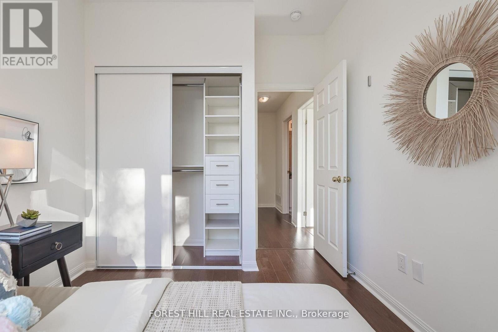 












318 - 639 LAWRENCE AVENUE W

,
Toronto (Englemount-Lawrence),




Ontario
M6A1A9

