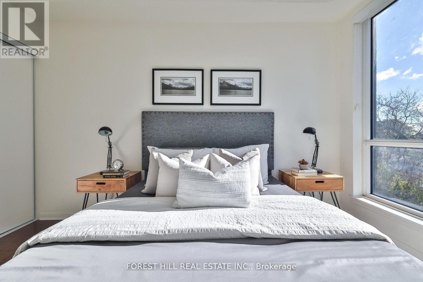 












318 - 639 LAWRENCE AVENUE W

,
Toronto (Englemount-Lawrence),




Ontario
M6A1A9

