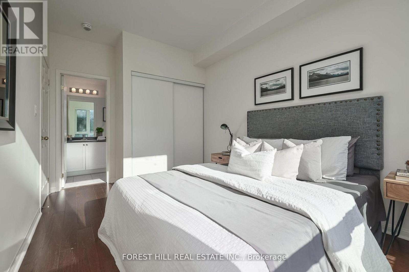 












318 - 639 LAWRENCE AVENUE W

,
Toronto (Englemount-Lawrence),




Ontario
M6A1A9

