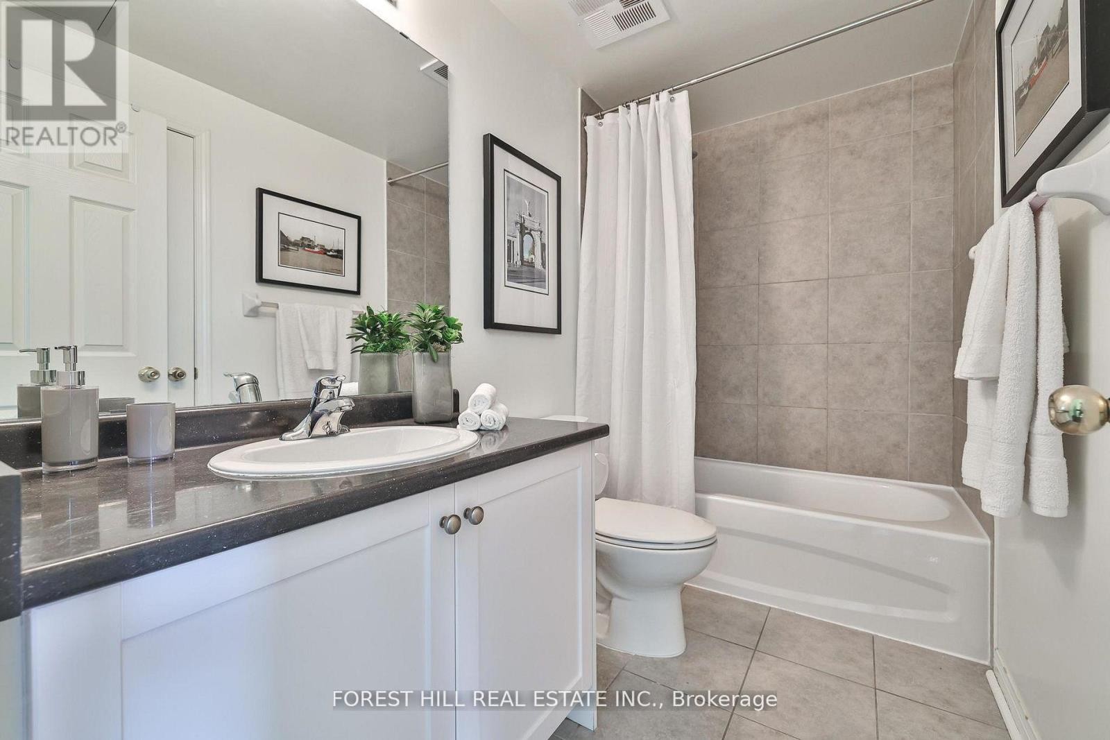 












318 - 639 LAWRENCE AVENUE W

,
Toronto (Englemount-Lawrence),




Ontario
M6A1A9

