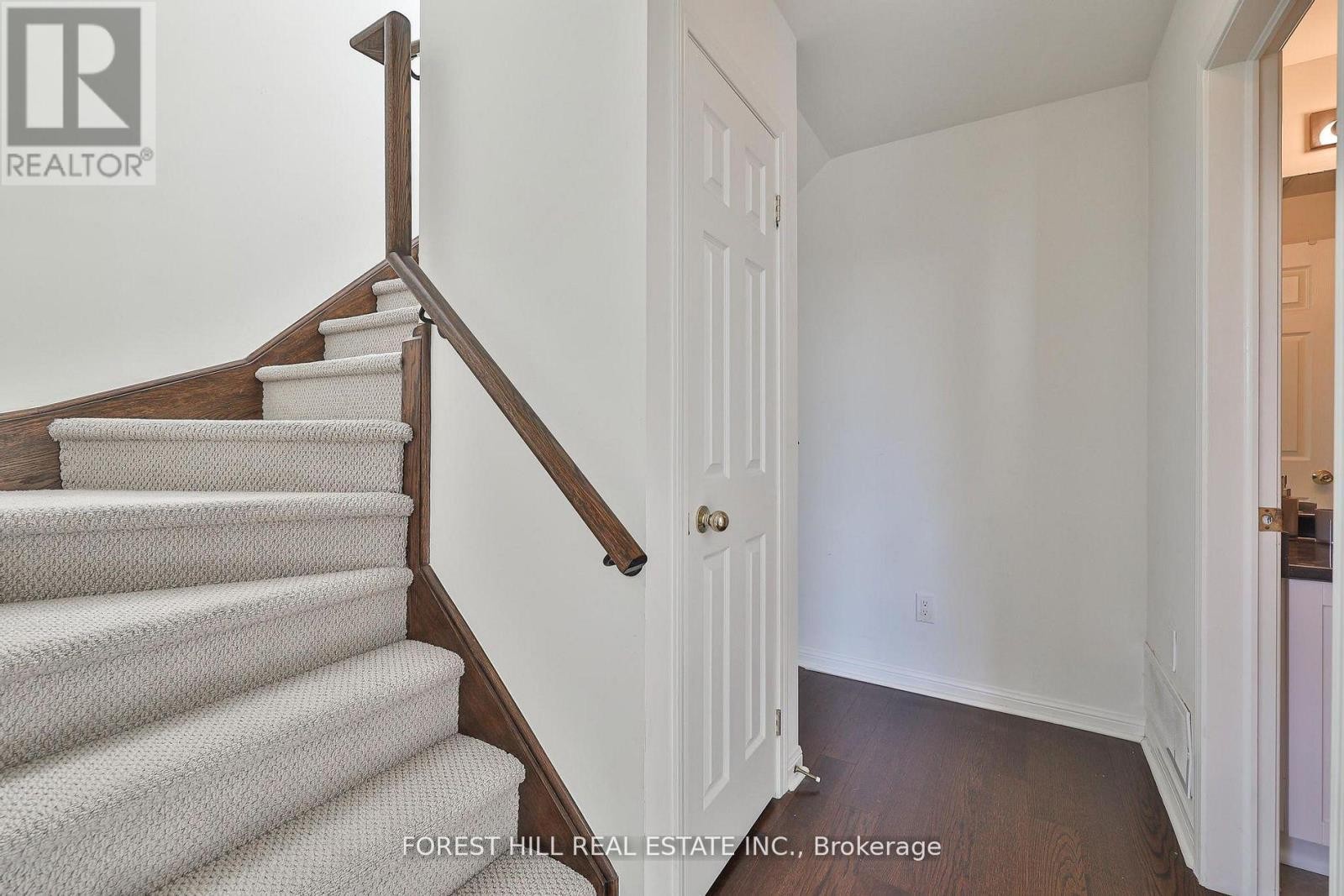 












318 - 639 LAWRENCE AVENUE W

,
Toronto (Englemount-Lawrence),




Ontario
M6A1A9

