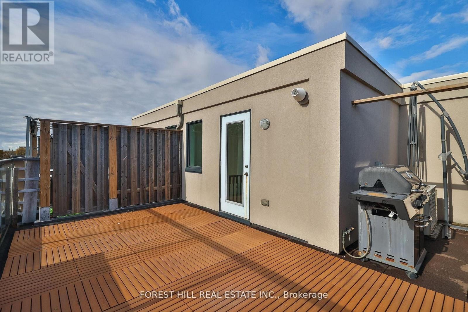 












318 - 639 LAWRENCE AVENUE W

,
Toronto (Englemount-Lawrence),




Ontario
M6A1A9

