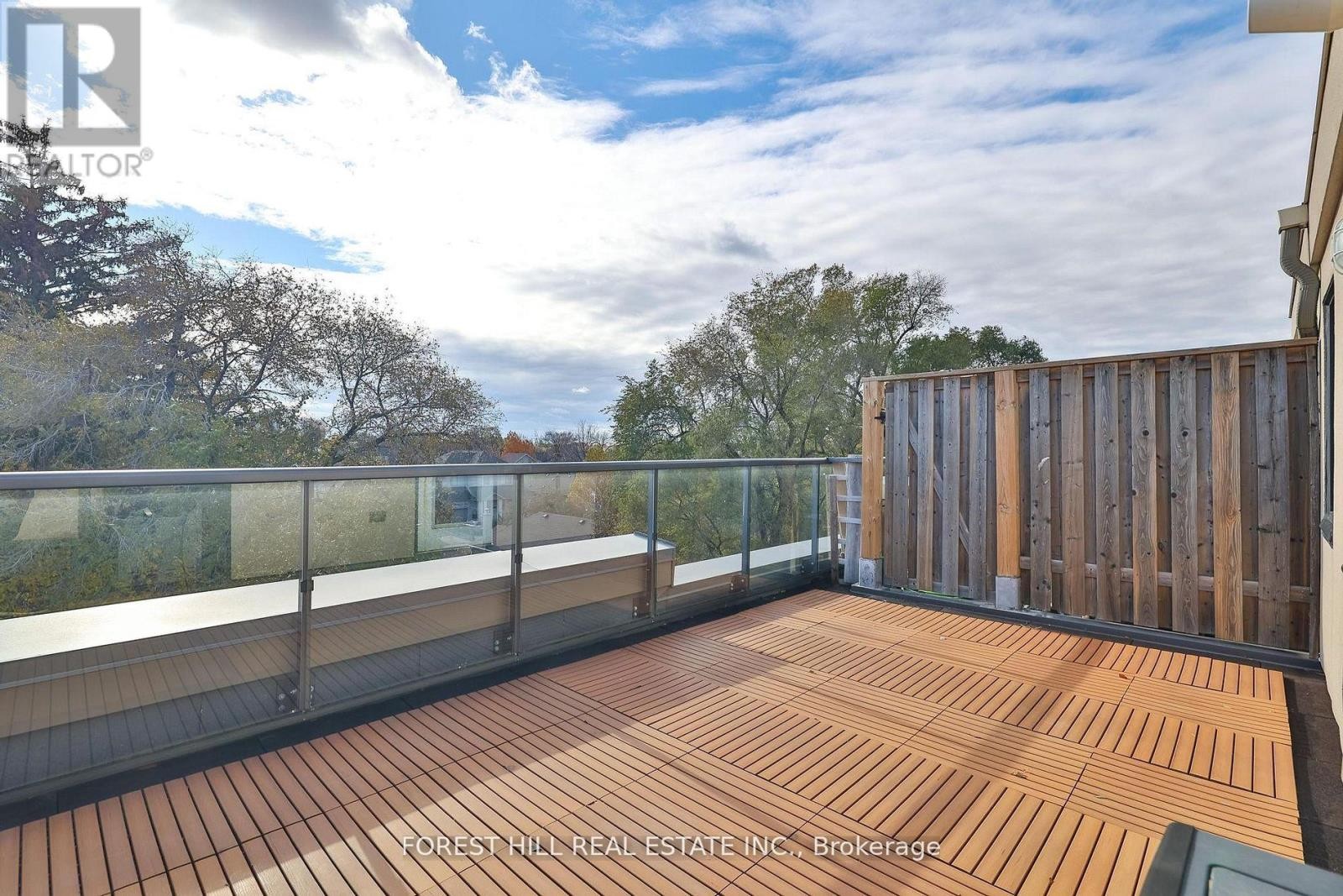 












318 - 639 LAWRENCE AVENUE W

,
Toronto (Englemount-Lawrence),




Ontario
M6A1A9

