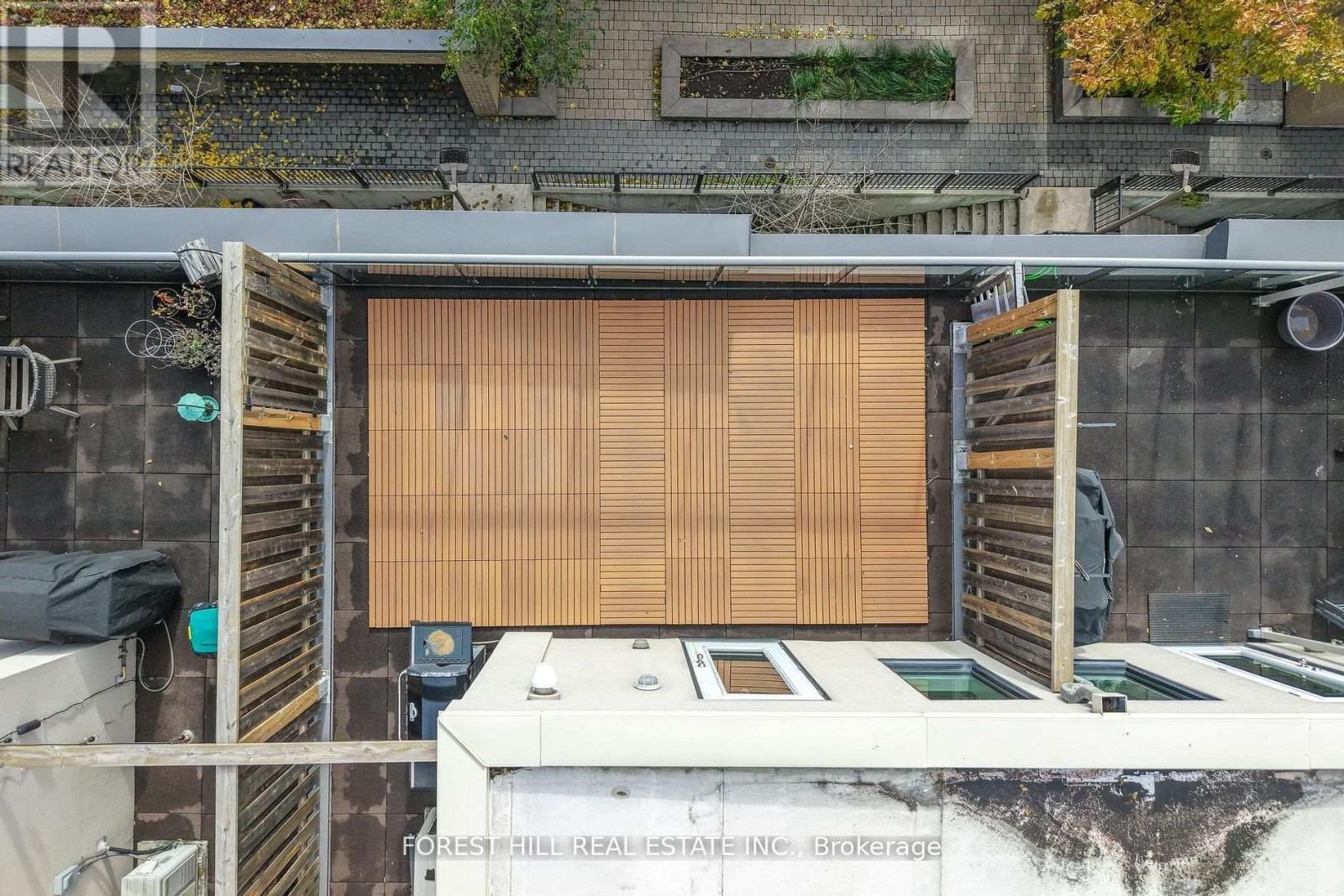 












318 - 639 LAWRENCE AVENUE W

,
Toronto (Englemount-Lawrence),




Ontario
M6A1A9

