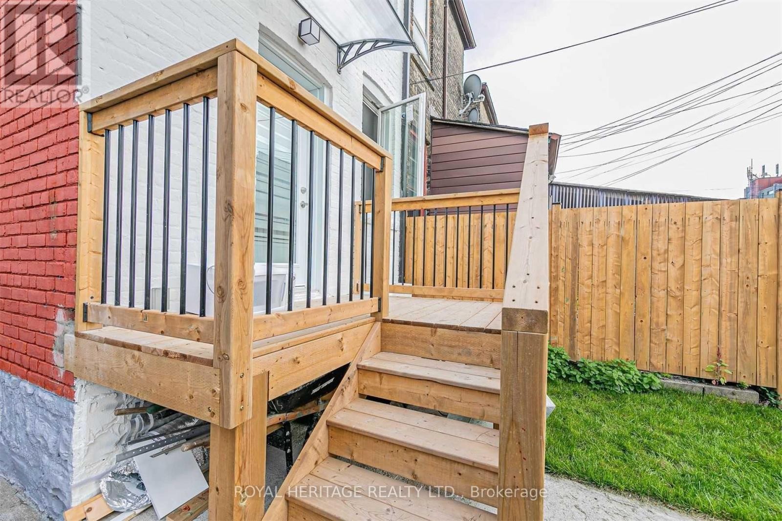 












66A BELLEVUE AVENUE

,
Toronto (Kensington-Chinatown),




Ontario
M5T2N4

