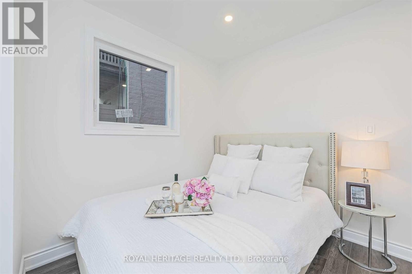 












66A BELLEVUE AVENUE

,
Toronto (Kensington-Chinatown),




Ontario
M5T2N4

