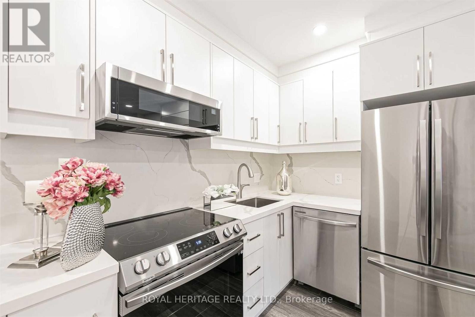 












66A BELLEVUE AVENUE

,
Toronto (Kensington-Chinatown),




Ontario
M5T2N4

