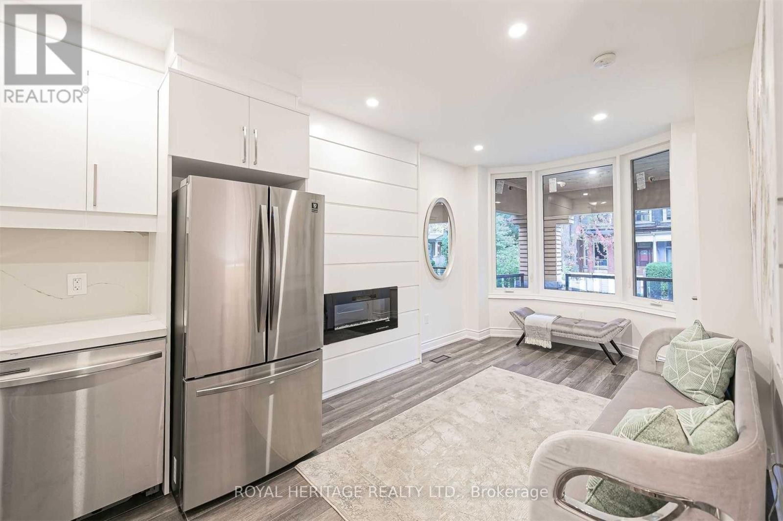 












66A BELLEVUE AVENUE

,
Toronto (Kensington-Chinatown),




Ontario
M5T2N4

