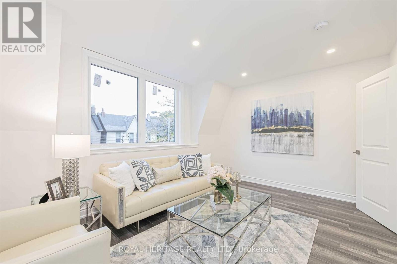 












66A BELLEVUE AVENUE

,
Toronto (Kensington-Chinatown),




Ontario
M5T2N4

