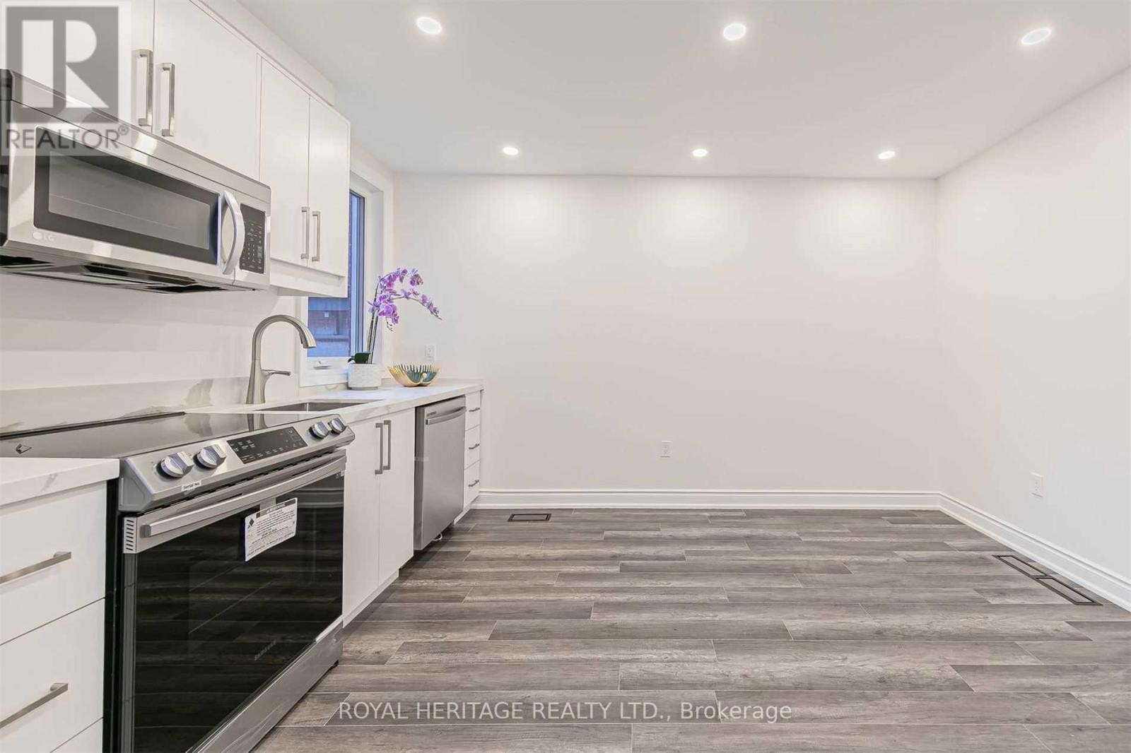 












66A BELLEVUE AVENUE

,
Toronto (Kensington-Chinatown),




Ontario
M5T2N4

