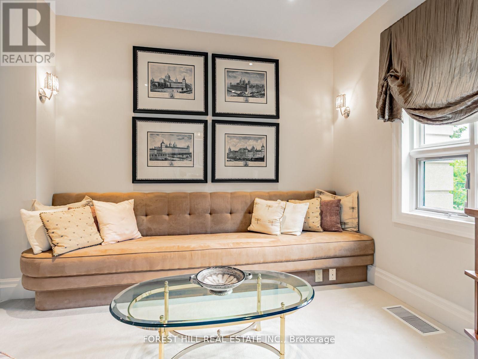 












7 CEDARWOOD AVENUE

,
Toronto (Bridle Path-Sunnybrook-York Mills),




Ontario
M2L1L7

