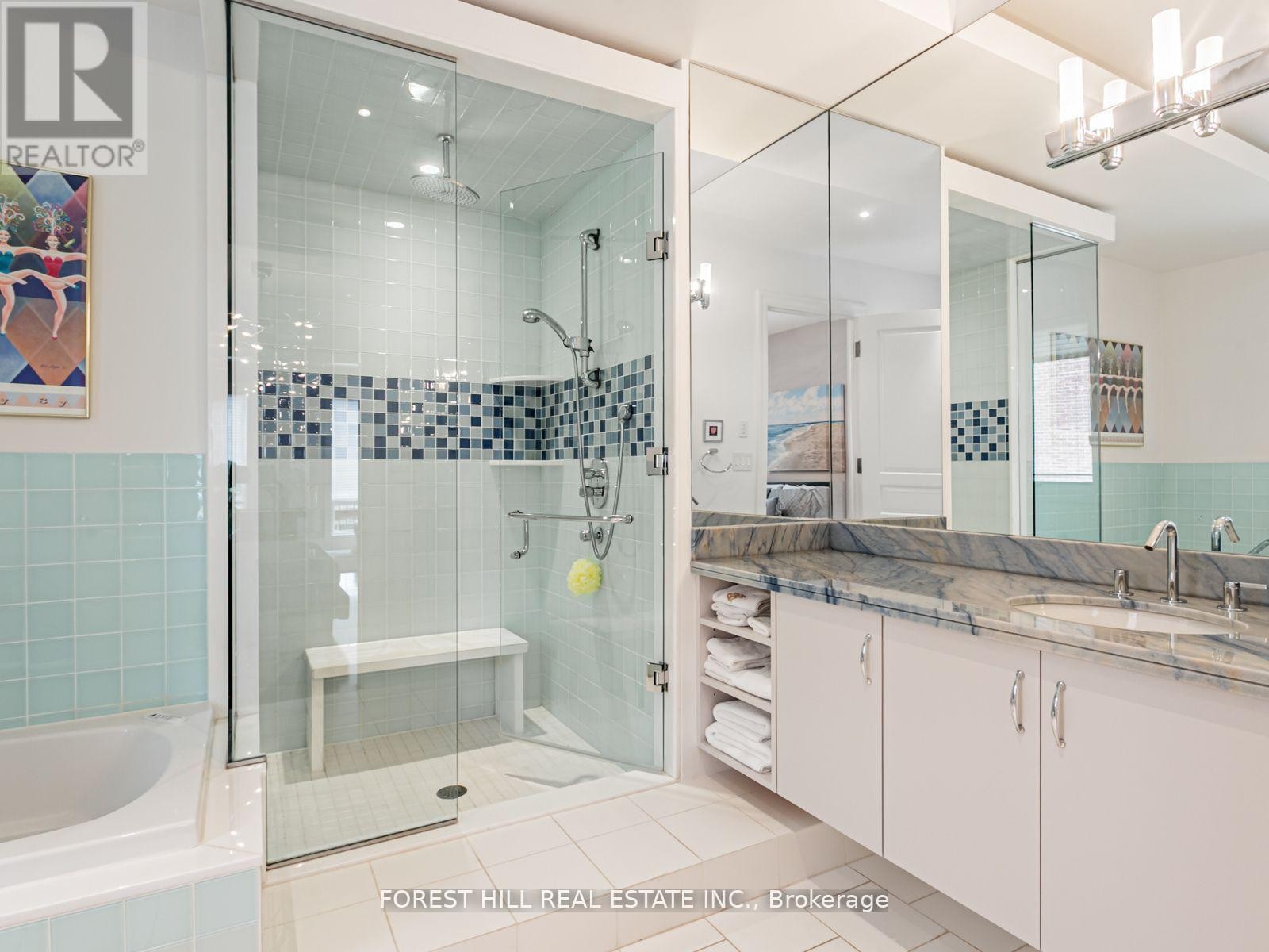 












7 CEDARWOOD AVENUE

,
Toronto (Bridle Path-Sunnybrook-York Mills),




Ontario
M2L1L7

