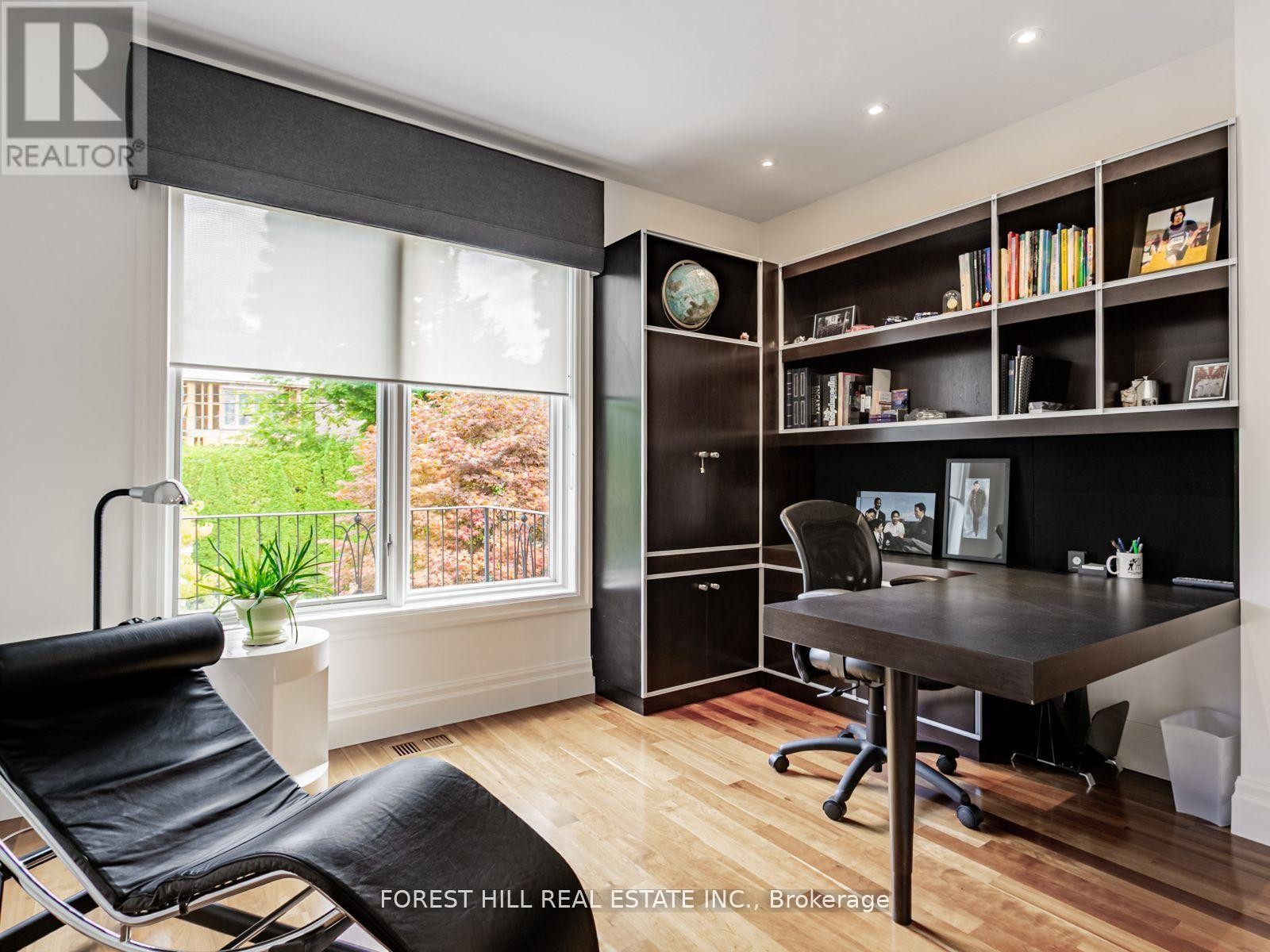 












7 CEDARWOOD AVENUE

,
Toronto (Bridle Path-Sunnybrook-York Mills),




Ontario
M2L1L7

