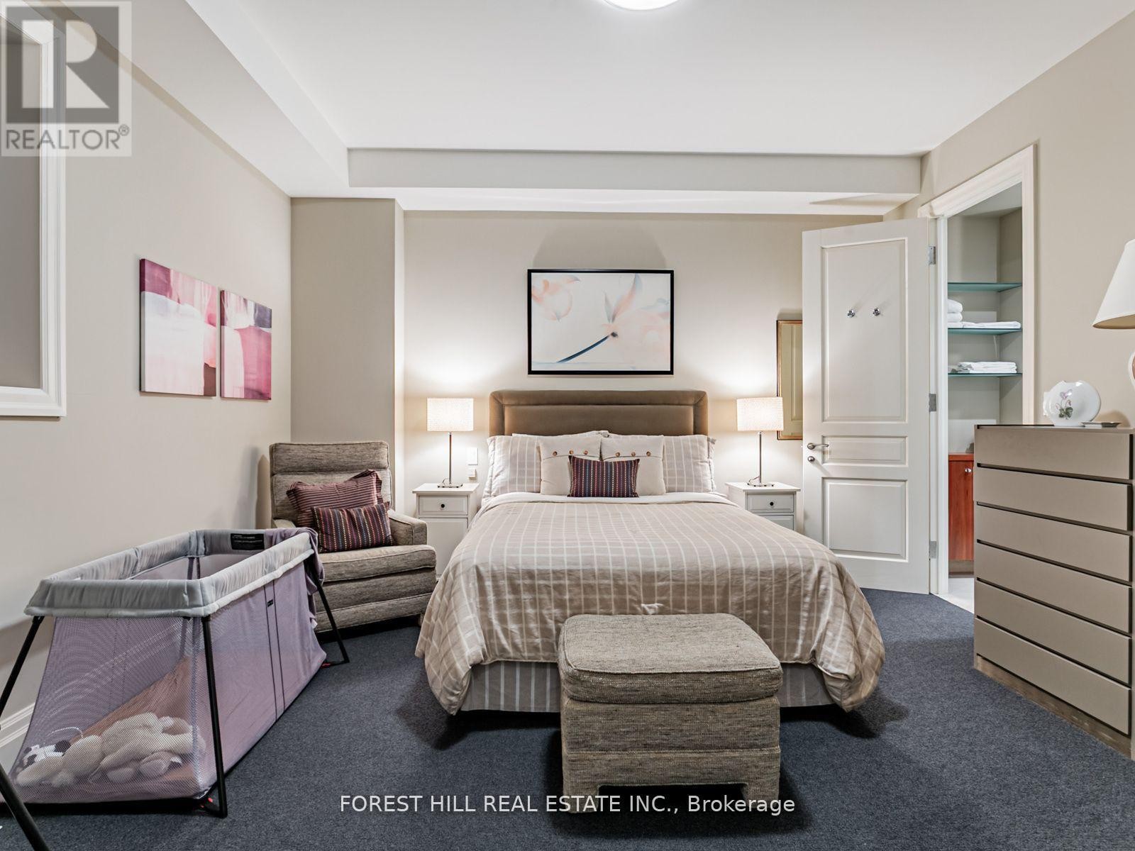 












7 CEDARWOOD AVENUE

,
Toronto (Bridle Path-Sunnybrook-York Mills),




Ontario
M2L1L7

