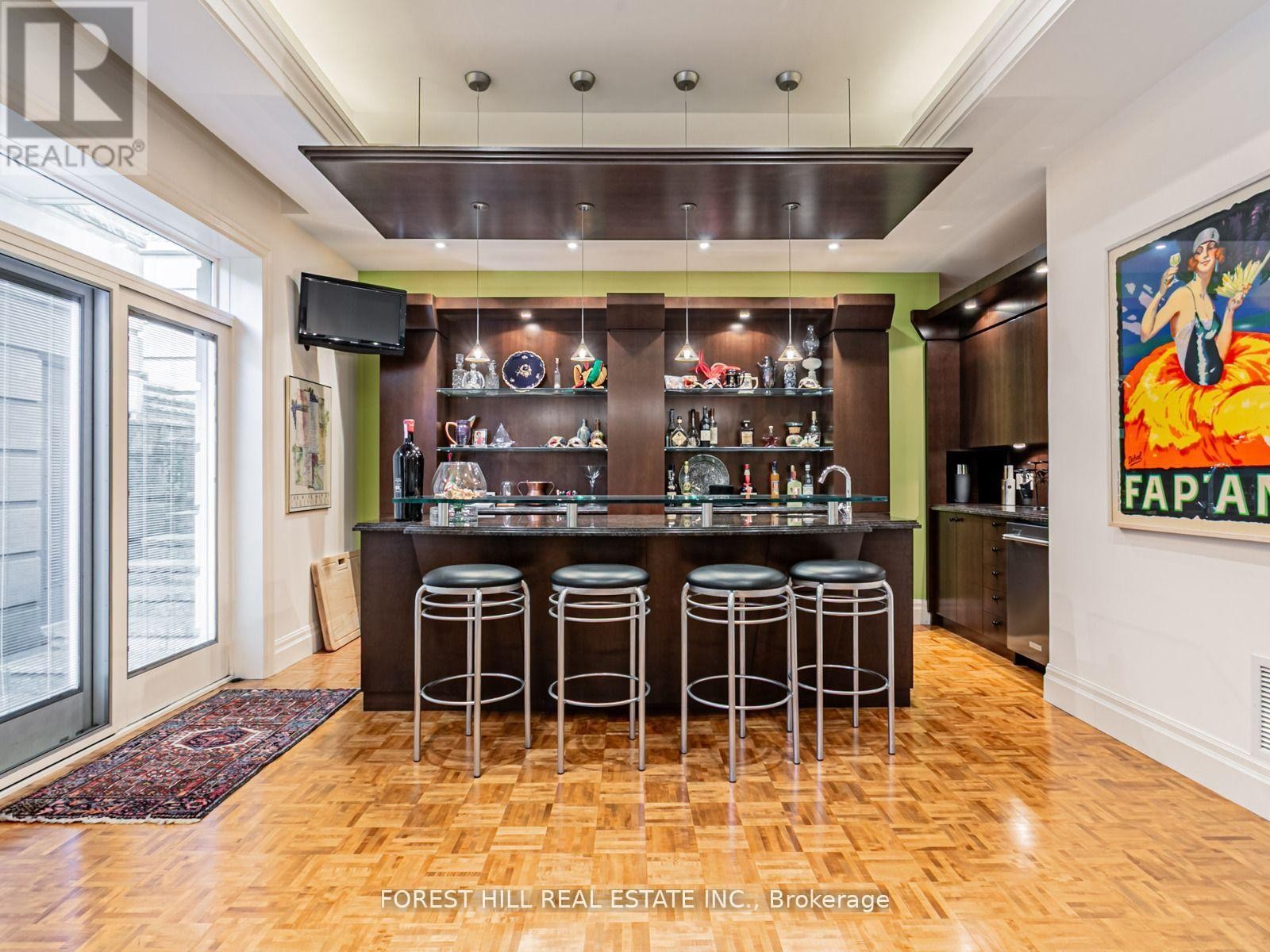 












7 CEDARWOOD AVENUE

,
Toronto (Bridle Path-Sunnybrook-York Mills),




Ontario
M2L1L7

