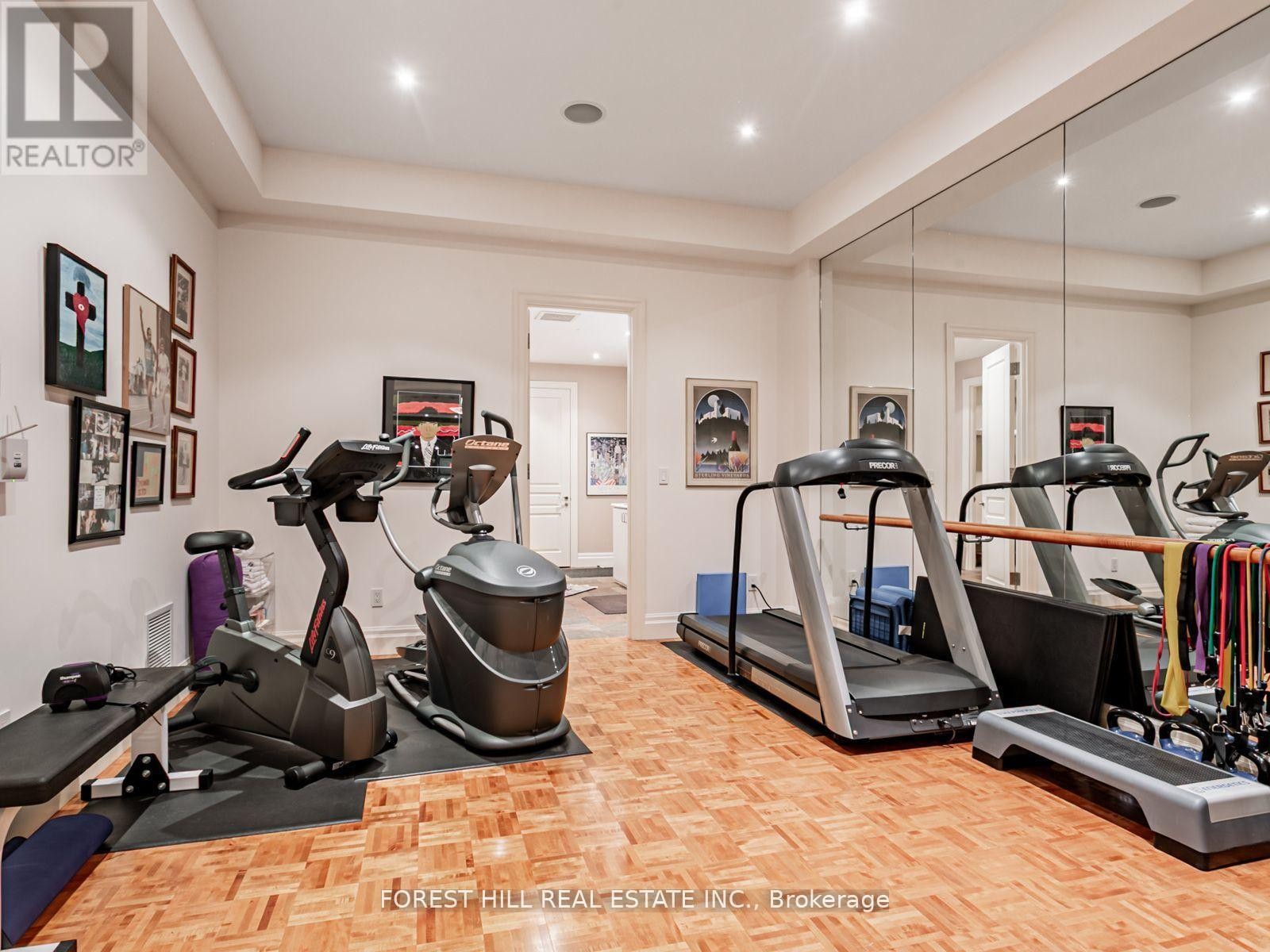 












7 CEDARWOOD AVENUE

,
Toronto (Bridle Path-Sunnybrook-York Mills),




Ontario
M2L1L7

