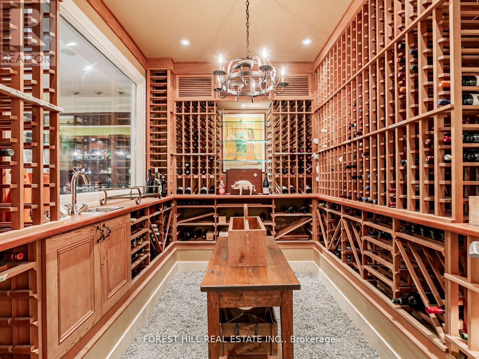 












7 CEDARWOOD AVENUE

,
Toronto (Bridle Path-Sunnybrook-York Mills),




Ontario
M2L1L7

