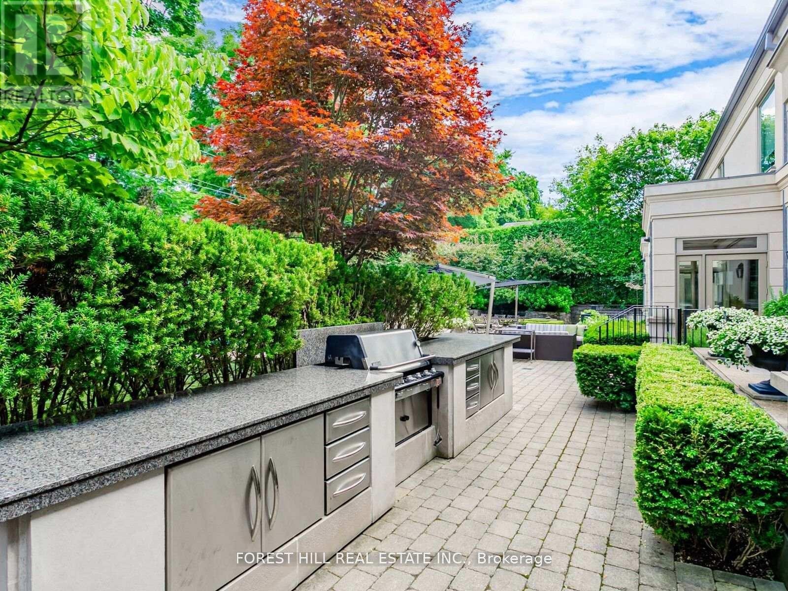 












7 CEDARWOOD AVENUE

,
Toronto (Bridle Path-Sunnybrook-York Mills),




Ontario
M2L1L7

