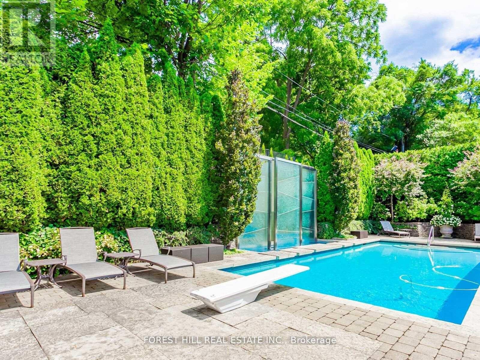 












7 CEDARWOOD AVENUE

,
Toronto (Bridle Path-Sunnybrook-York Mills),




Ontario
M2L1L7

