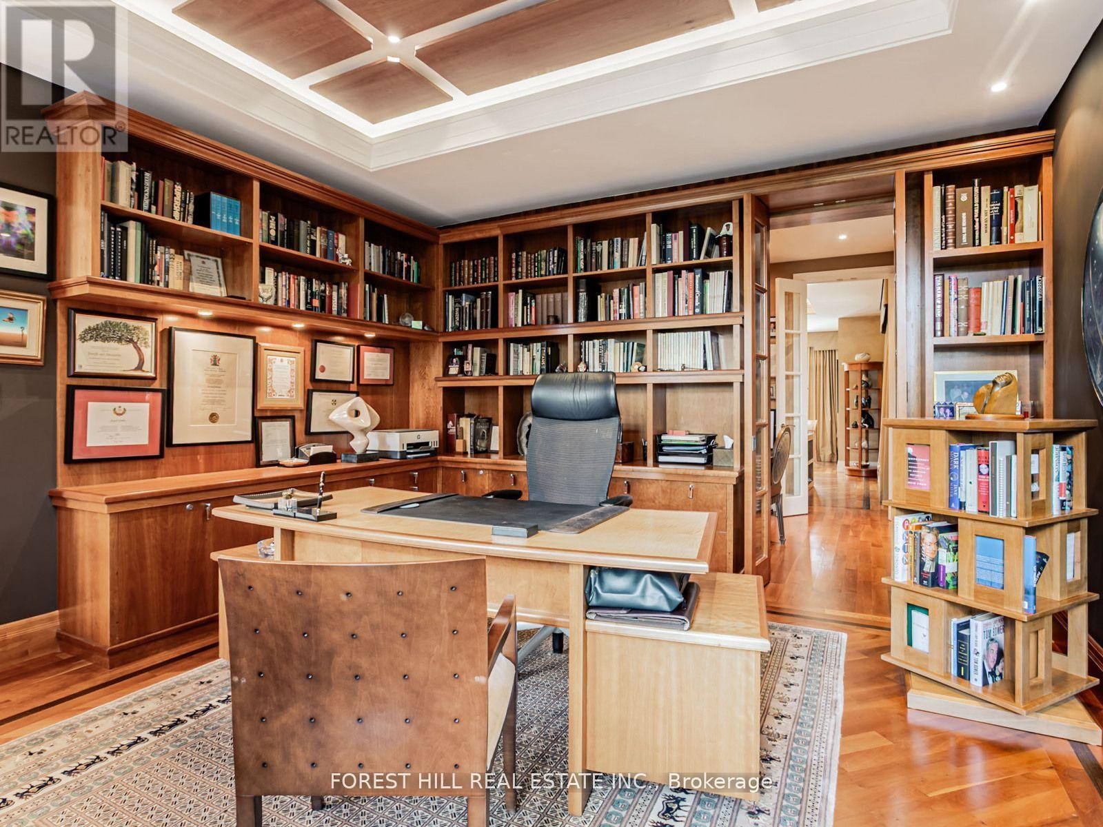 












7 CEDARWOOD AVENUE

,
Toronto (Bridle Path-Sunnybrook-York Mills),




Ontario
M2L1L7

