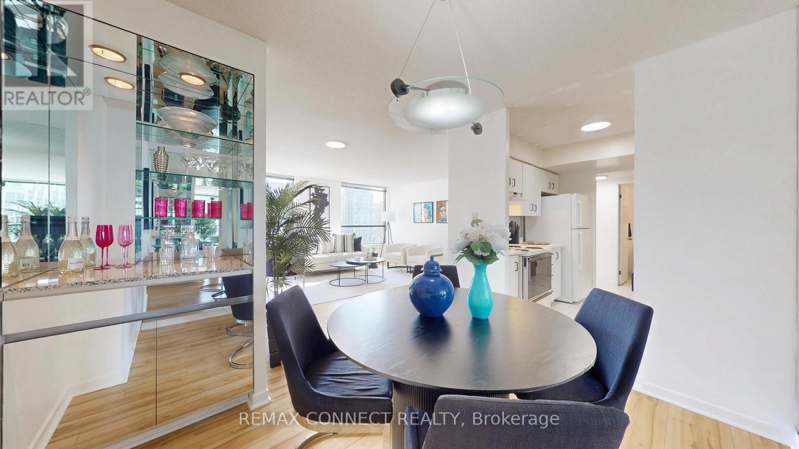 












1002 - 47 ST CLAIR AVENUE W

,
Toronto (Yonge-St. Clair),




Ontario
M4V3A5

