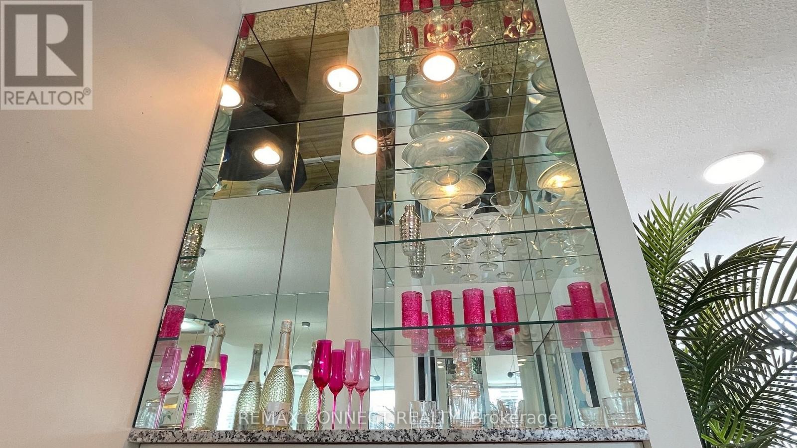 












1002 - 47 ST CLAIR AVENUE W

,
Toronto (Yonge-St. Clair),




Ontario
M4V3A5

