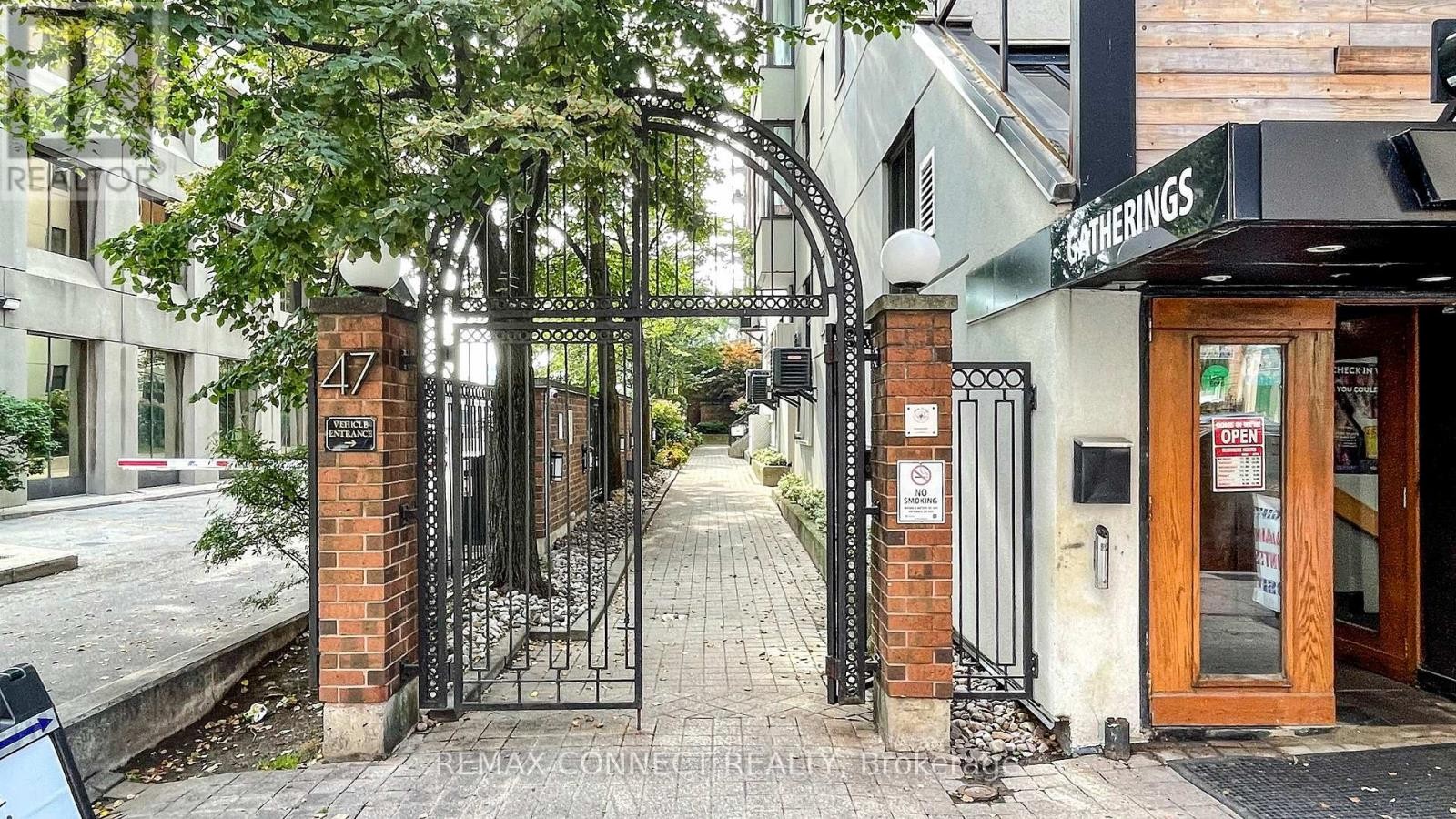 












1002 - 47 ST CLAIR AVENUE W

,
Toronto (Yonge-St. Clair),




Ontario
M4V3A5

