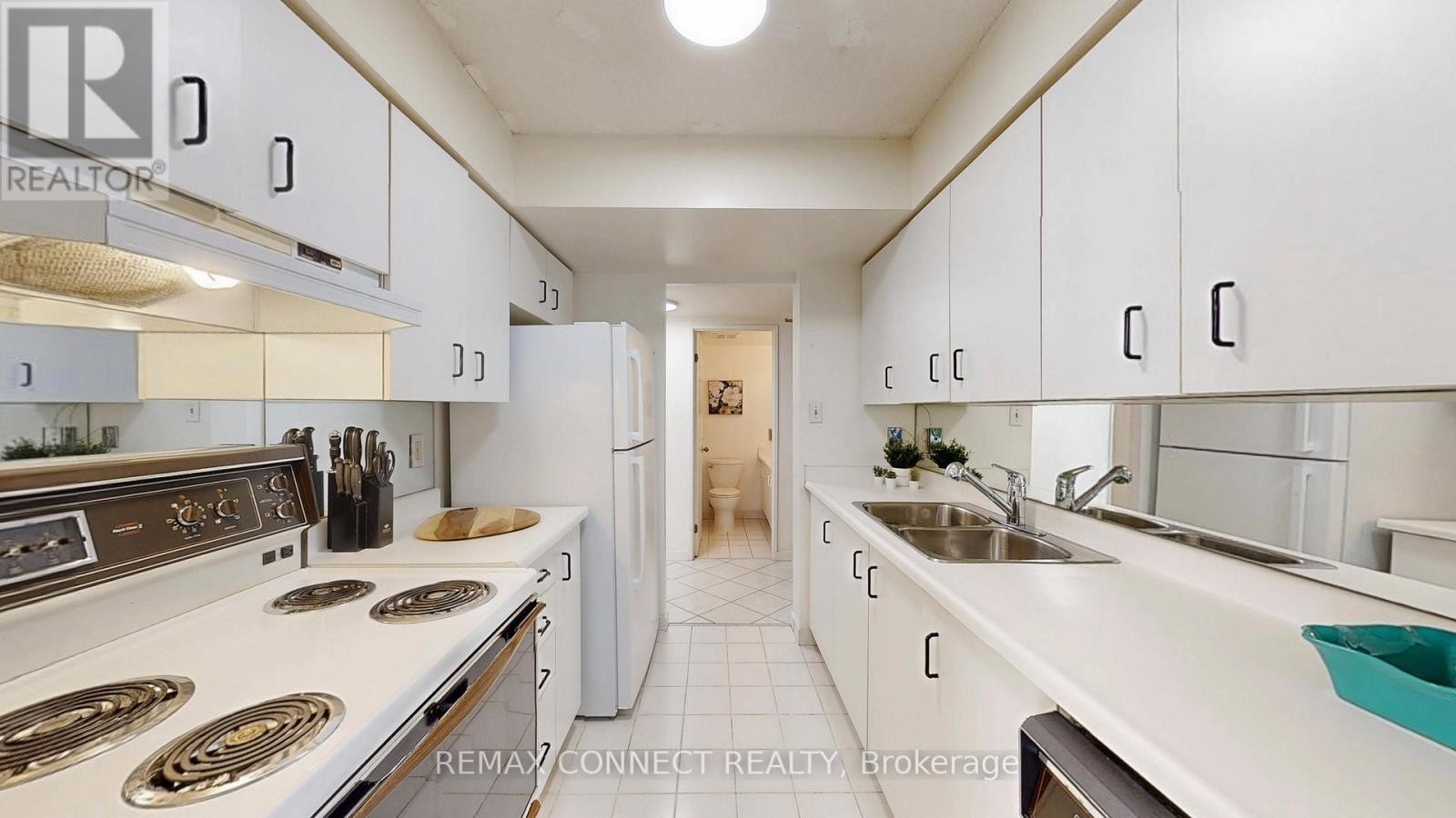 












1002 - 47 ST CLAIR AVENUE W

,
Toronto (Yonge-St. Clair),




Ontario
M4V3A5

