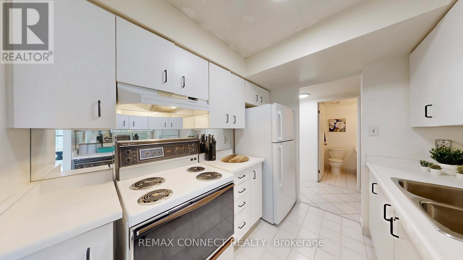 












1002 - 47 ST CLAIR AVENUE W

,
Toronto (Yonge-St. Clair),




Ontario
M4V3A5

