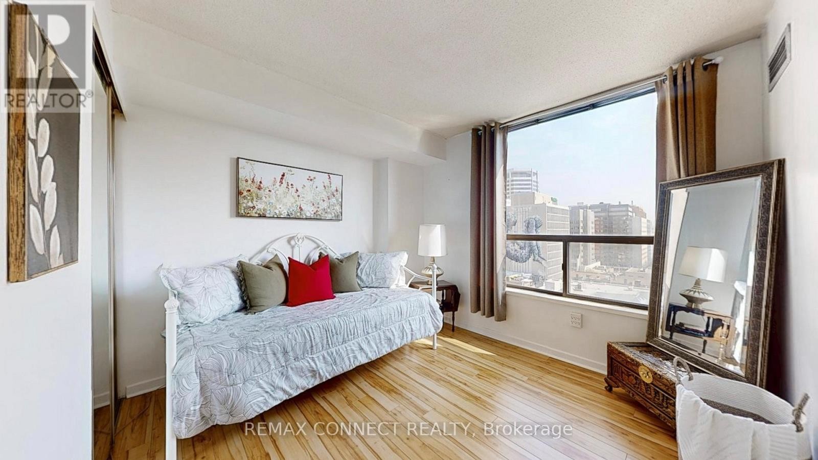 












1002 - 47 ST CLAIR AVENUE W

,
Toronto (Yonge-St. Clair),




Ontario
M4V3A5

