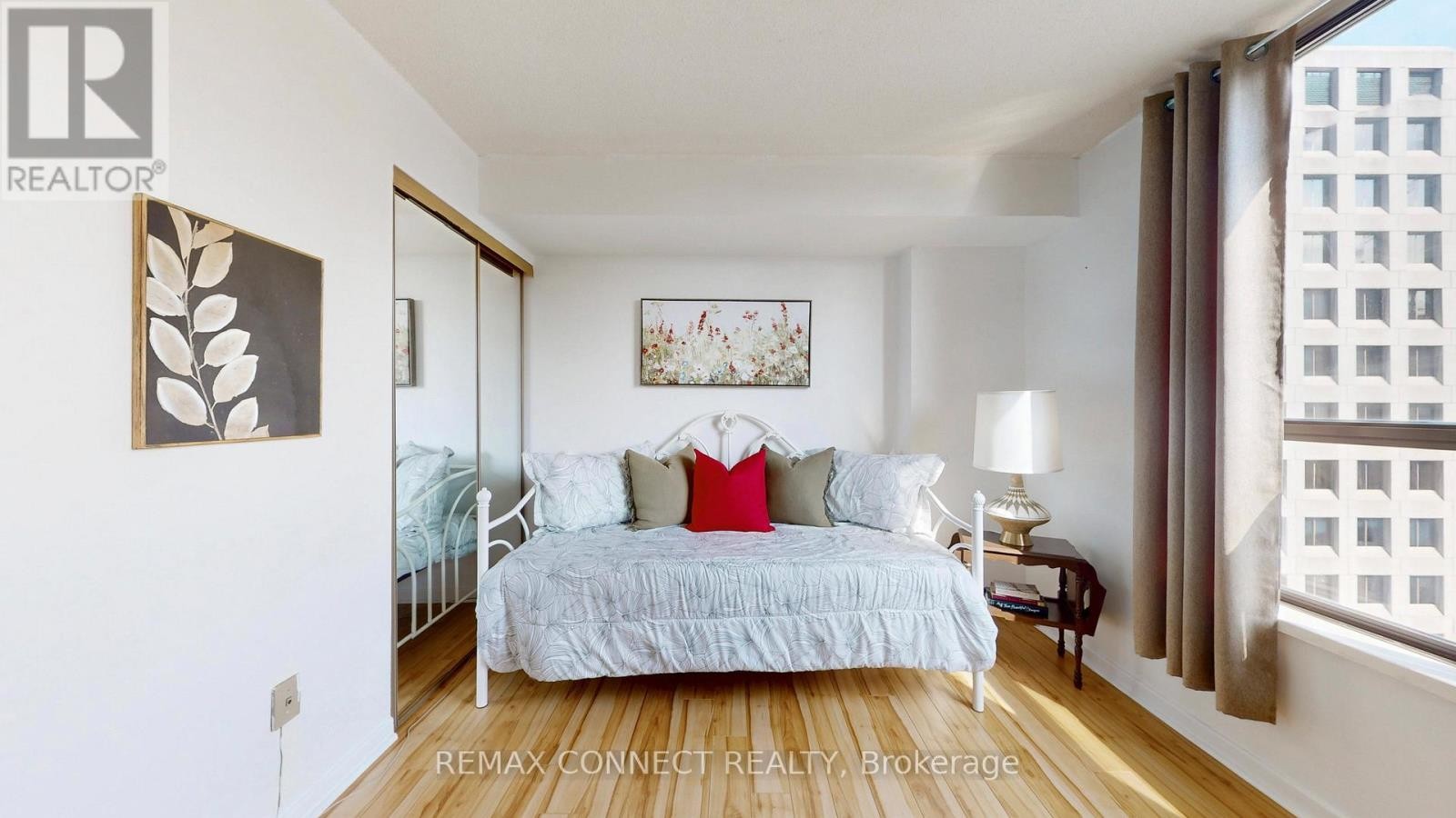 












1002 - 47 ST CLAIR AVENUE W

,
Toronto (Yonge-St. Clair),




Ontario
M4V3A5

