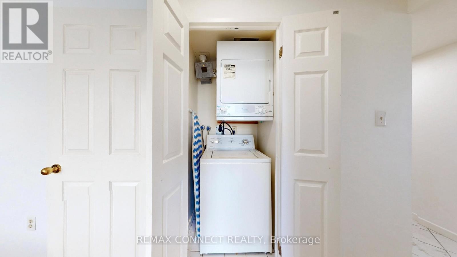 












1002 - 47 ST CLAIR AVENUE W

,
Toronto (Yonge-St. Clair),




Ontario
M4V3A5

