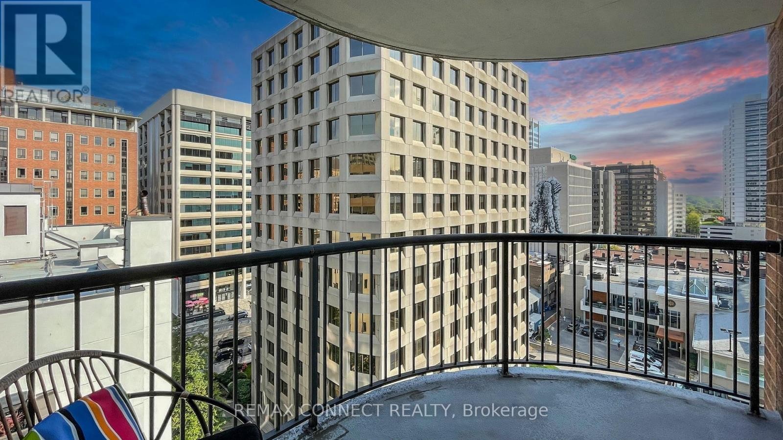 












1002 - 47 ST CLAIR AVENUE W

,
Toronto (Yonge-St. Clair),




Ontario
M4V3A5

