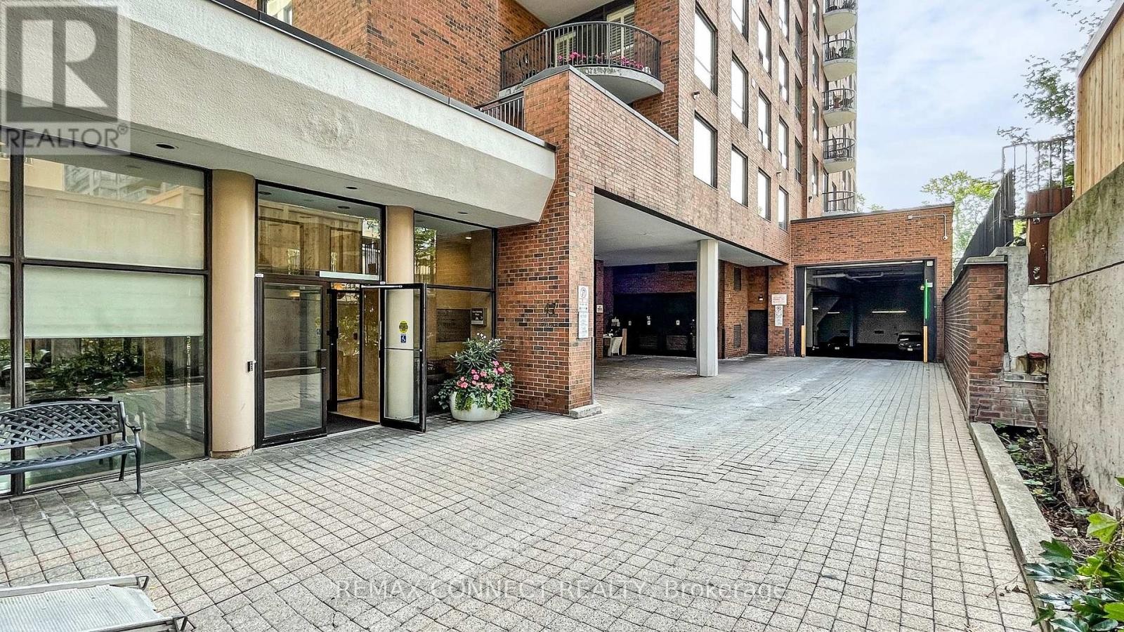 












1002 - 47 ST CLAIR AVENUE W

,
Toronto (Yonge-St. Clair),




Ontario
M4V3A5

