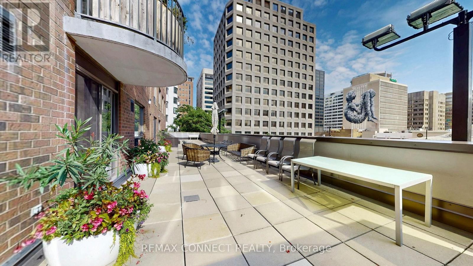 












1002 - 47 ST CLAIR AVENUE W

,
Toronto (Yonge-St. Clair),




Ontario
M4V3A5

